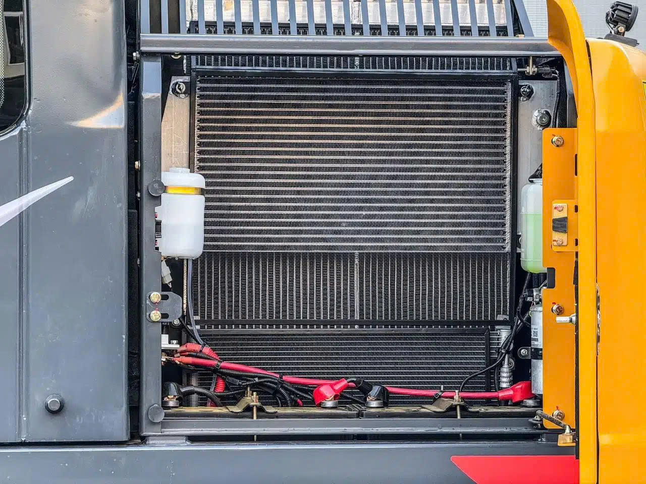 Máy Xúc Đào Bánh Lốp Xinyuan C130 - Sức Mạnh Vượt Trội Cho Công Trình Quy Mô